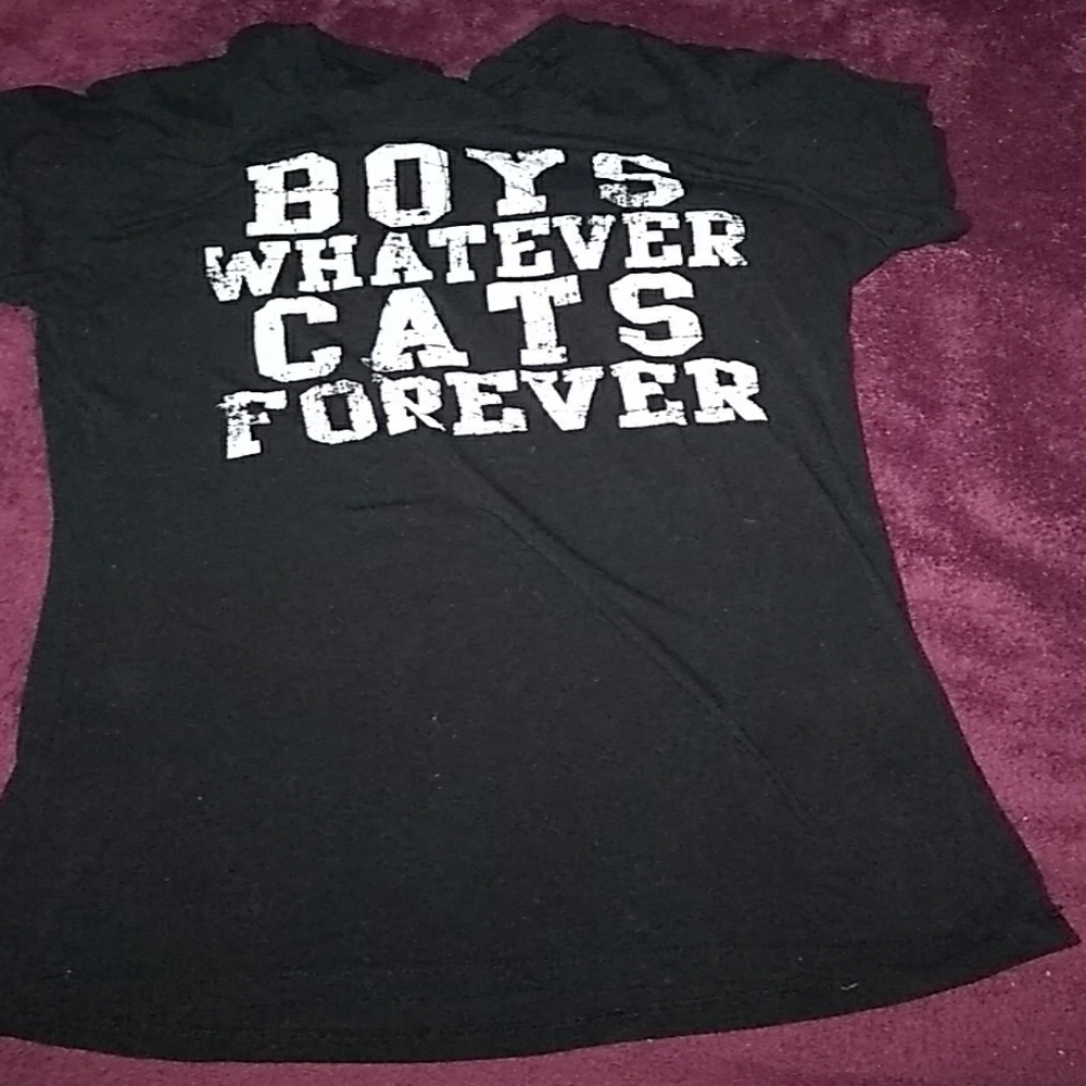 Size small graphic tee